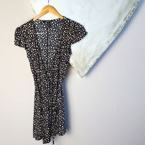 Forever 21 Leopard Print Flutter Sleeve Wrap Dress Size Medium